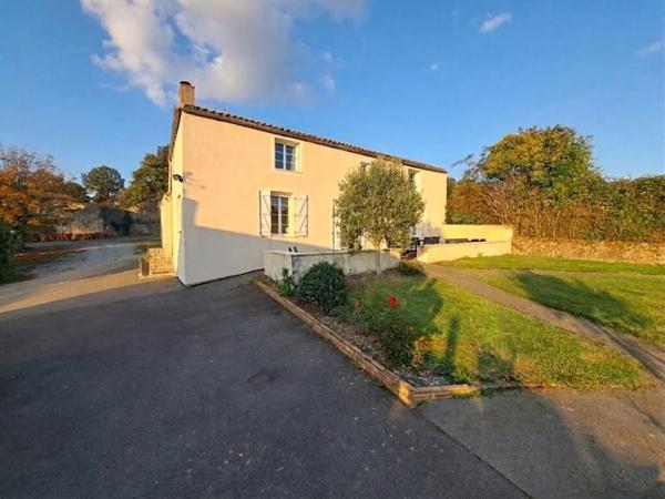 À VENDRE ? Propriété de charme avec activité touristique ? Secteur Saint-Michel-Mont-Mercure