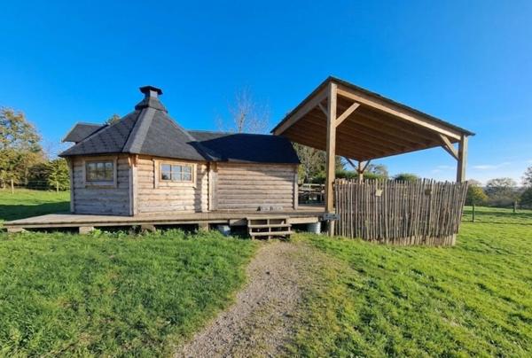 À VENDRE ? Propriété de charme avec activité touristique ? Secteur Saint-Michel-Mont-Mercure