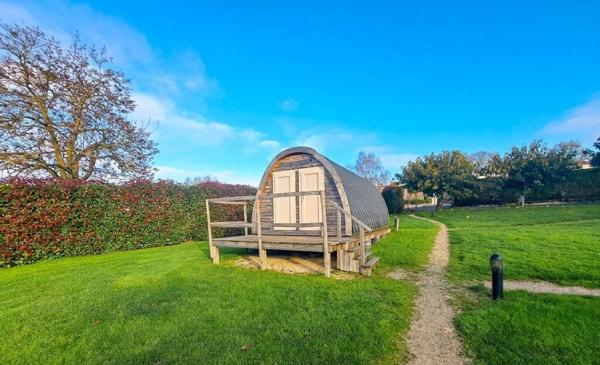 À VENDRE ? Propriété de charme avec activité touristique ? Secteur Saint-Michel-Mont-Mercure