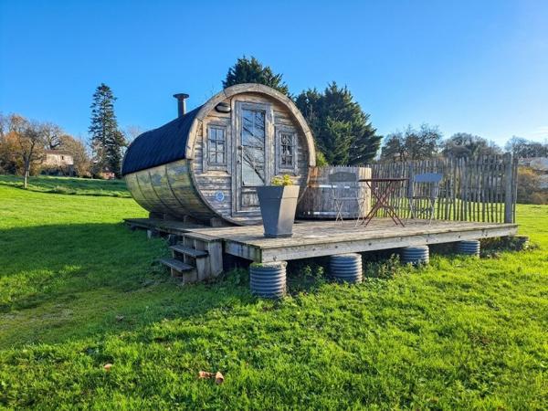 À VENDRE ? Propriété de charme avec activité touristique ? Secteur Saint-Michel-Mont-Mercure