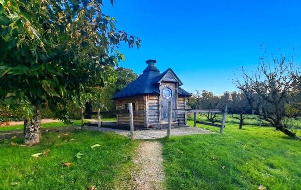 À VENDRE ? Propriété de charme avec activité touristique ? Secteur Saint-Michel-Mont-Mercure
