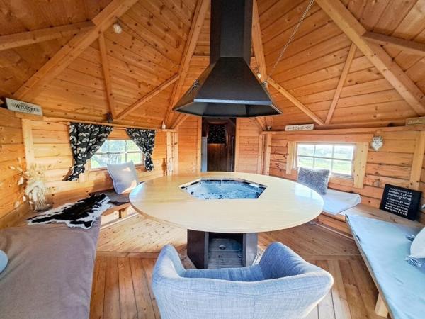 À VENDRE ? Propriété de charme avec activité touristique ? Secteur Saint-Michel-Mont-Mercure