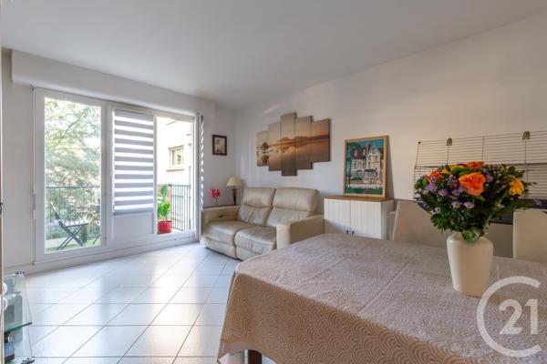 Appartement F3 à vendre  3 pièces - 66,40 m2 ST MAUR DES FOSSES - 94