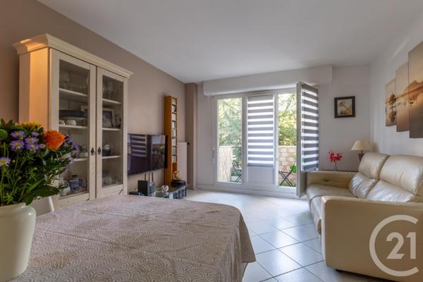 Appartement F3 à vendre  3 pièces - 66,40 m2 ST MAUR DES FOSSES - 94