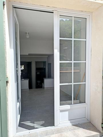 Appartement avec terrasse 3 pièces en location à Bollène avec JURISTIMMO