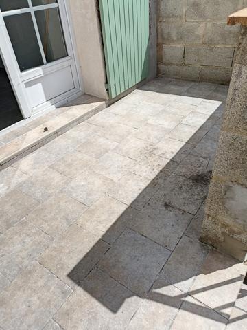 Appartement avec terrasse 3 pièces en location à Bollène avec JURISTIMMO