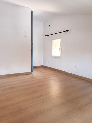 Appartement avec terrasse 3 pièces en location à Bollène avec JURISTIMMO