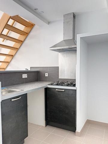Appartement avec terrasse 3 pièces en location à Bollène avec JURISTIMMO