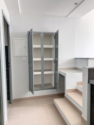 Appartement avec terrasse 3 pièces en location à Bollène avec JURISTIMMO