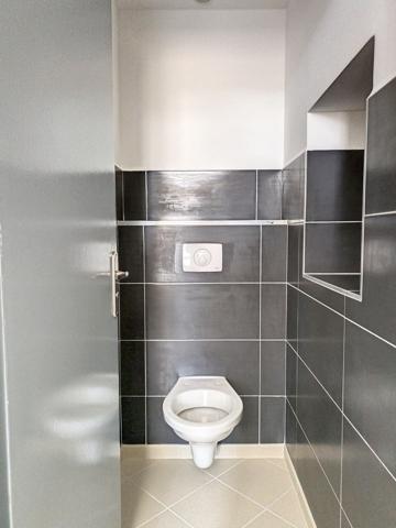 Appartement avec terrasse 3 pièces en location à Bollène avec JURISTIMMO