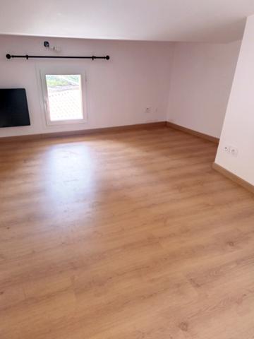 Appartement avec terrasse 3 pièces en location à Bollène avec JURISTIMMO