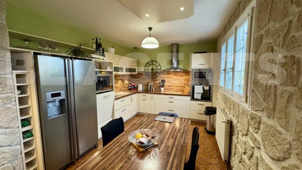 Joli pavillon avec terrain et dépendance