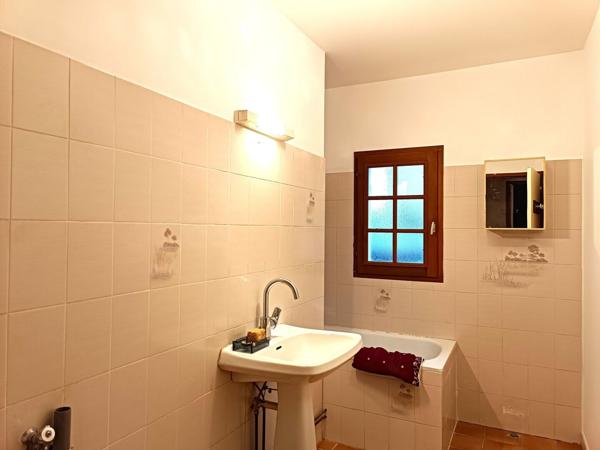 MAISON DE PLAIN PIED 109 M² 3 CHAMBRES ET UN BUREAU 108 000 € H.A.I.*