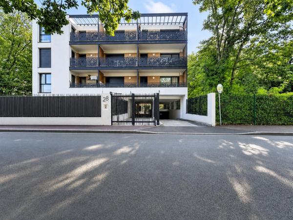Limeil-Brévannes – Bel appartement 2 pièces avec balcon et parking, résidence sécurisée 2012