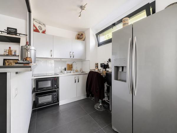 Limeil-Brévannes – Bel appartement 2 pièces avec balcon et parking, résidence sécurisée 2012