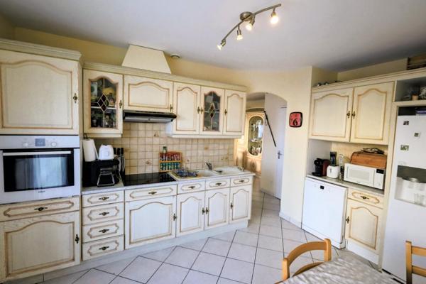 Immeuble de rapport, 8 appartements et 1 local commercial