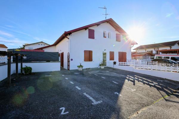 Immeuble de rapport, 8 appartements et 1 local commercial