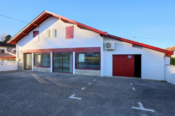 Immeuble de rapport, 8 appartements et 1 local commercial