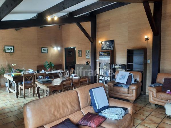 CESTAYROLS. Vaste maison familiale avec garage et jardin