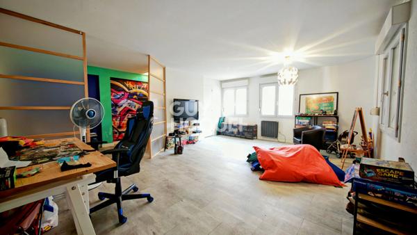 A vendre à PERPIGNAN Quartier de la gare, maison familiale 7 pièces avec terrasse, cour et parking