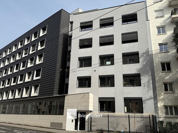 Location bureaux rénovés Lyon Part-Dieu proche transports et services