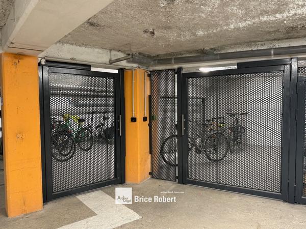 Location bureaux rénovés Lyon Part-Dieu proche transports et services