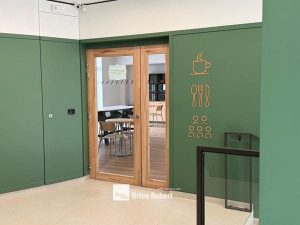 Location bureaux rénovés Lyon Part-Dieu proche transports et services