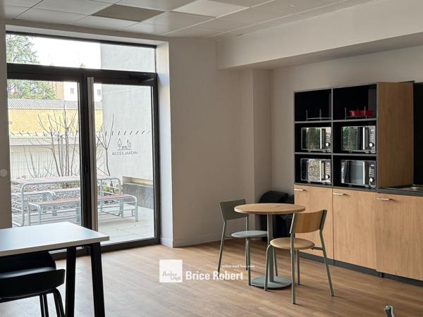 Location bureaux rénovés Lyon Part-Dieu proche transports et services