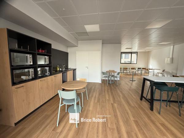Location bureaux rénovés Lyon Part-Dieu proche transports et services