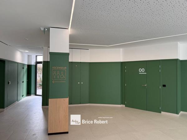 Location bureaux rénovés Lyon Part-Dieu proche transports et services