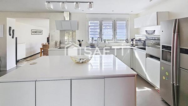 Maison aux beaux volumes F8