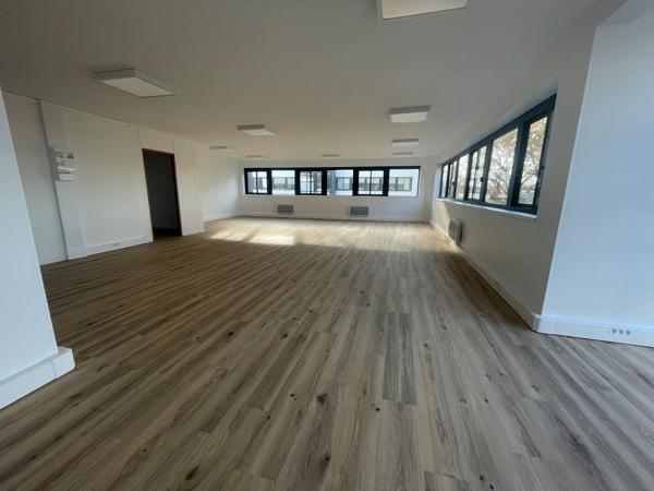 BUREAUX À LOUER-89 M²-FORUM D'ORVAULT
