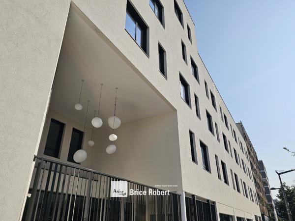 Bureaux neufs à louer à Lyon avec terrasses et parkings dans ensemble moderne