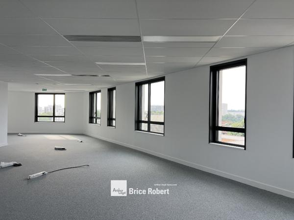 Bureaux neufs à louer à Lyon avec terrasses et parkings dans ensemble moderne