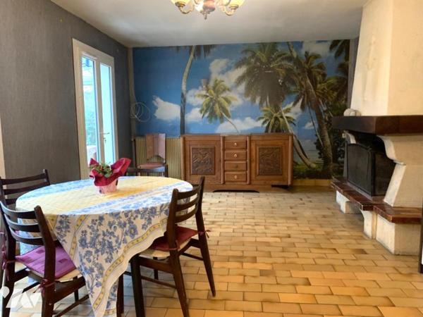 Maison de plain-pied de 72m² avec jardin et garage.