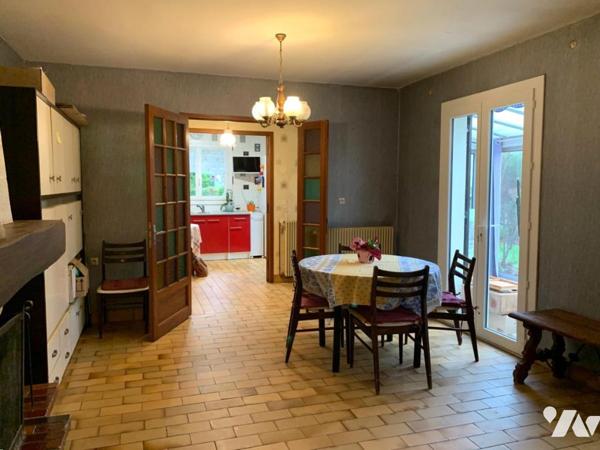 Maison de plain-pied de 72m² avec jardin et garage.