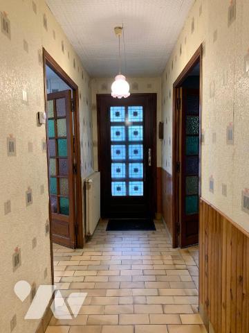 Maison de plain-pied de 72m² avec jardin et garage.