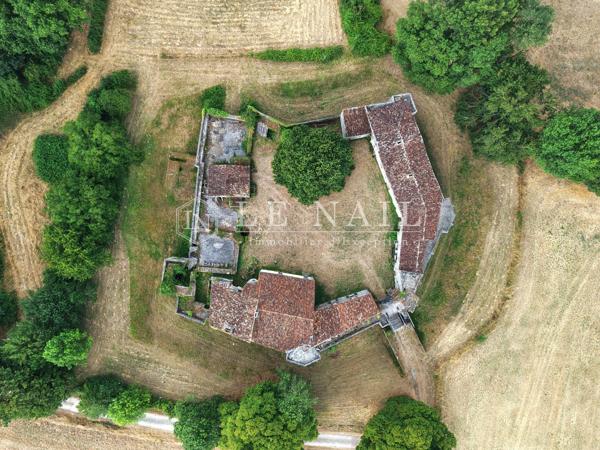 Château médiéval du XIVe siècle, en Charente Maritime, ISMH