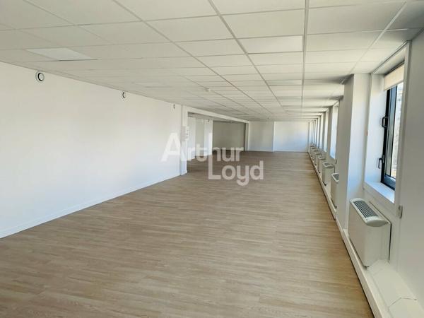 CENTRE VILLE ANNECY- A LOUER PLATEAUX DE BUREAUX-DIVISIBLES A PARTIR DE 117 m²