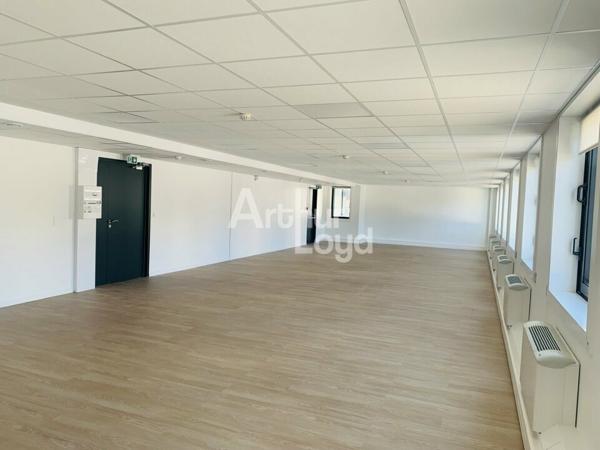 CENTRE VILLE ANNECY- A LOUER PLATEAUX DE BUREAUX-DIVISIBLES A PARTIR DE 117 m²