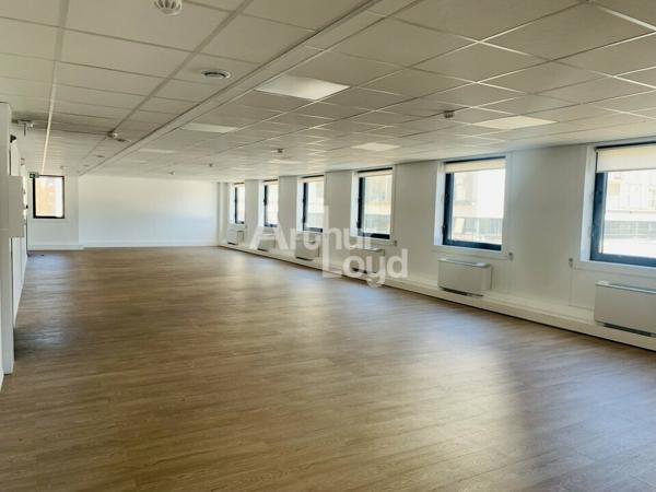 CENTRE VILLE ANNECY- A LOUER PLATEAUX DE BUREAUX-DIVISIBLES A PARTIR DE 117 m²