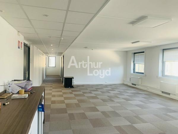 CENTRE VILLE ANNECY- A LOUER PLATEAUX DE BUREAUX-DIVISIBLES A PARTIR DE 117 m²
