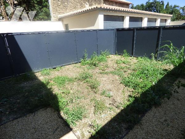 T3 en RDC avec jardin sur STE CECILE LES VIGNES , centre village, proche commerces+  garage.