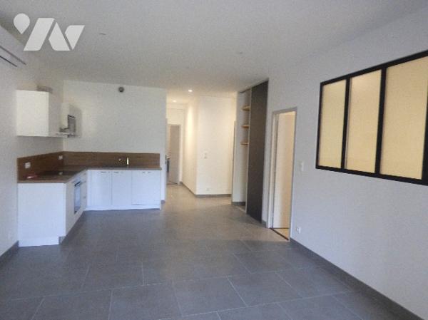 T3 en RDC avec jardin sur STE CECILE LES VIGNES , centre village, proche commerces+  garage.