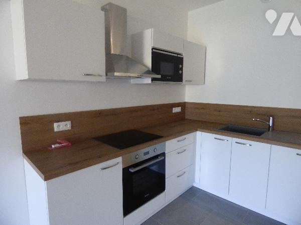 T3 en RDC avec jardin sur STE CECILE LES VIGNES , centre village, proche commerces+  garage.