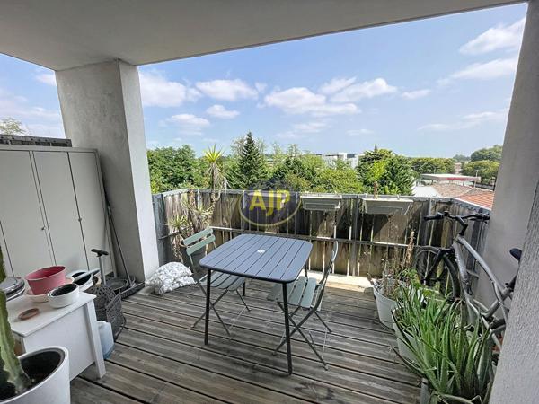 Appartement à louer Merignac : 2 pièces, 47m² avec 1 chambre(s) à 890€ - AJP Immobilier Mérignac