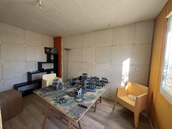 Draguignan (83300) DRAGUIGNAN - Belle villa de 2005 en impasse au calme. Terrain de 556 m² entièrement clôturé.