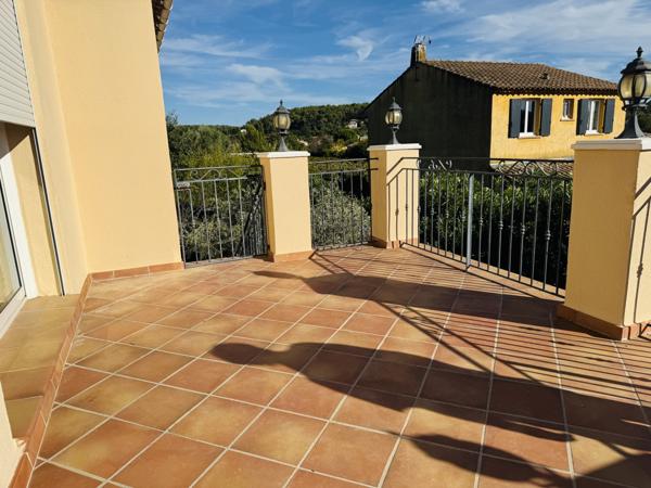 Draguignan (83300) DRAGUIGNAN - Belle villa de 2005 en impasse au calme. Terrain de 556 m² entièrement clôturé.