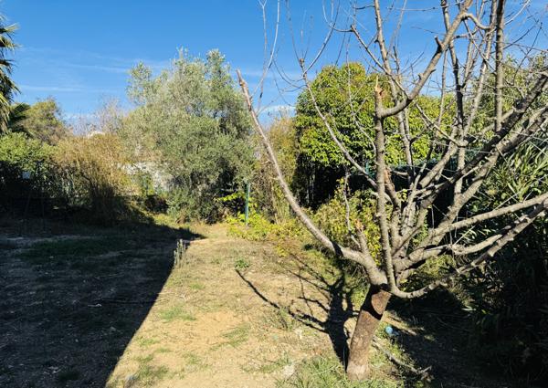 Draguignan (83300) DRAGUIGNAN - Belle villa de 2005 en impasse au calme. Terrain de 556 m² entièrement clôturé.