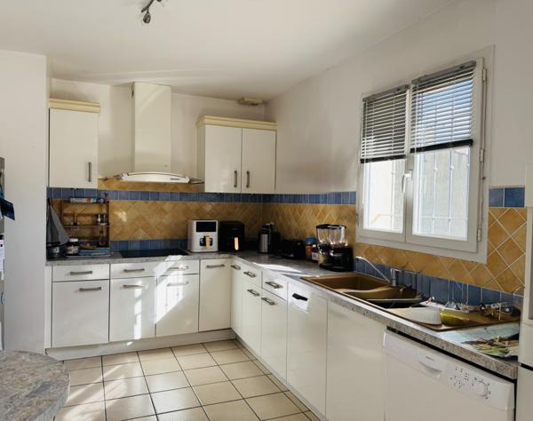 Draguignan (83300) DRAGUIGNAN - Belle villa de 2005 en impasse au calme. Terrain de 556 m² entièrement clôturé.